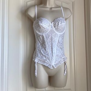 Bra/Bustier with removable straps and garters! EUC